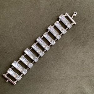 7 inch bracelet .. costume jewelry. Nice to wear for a special occasion.